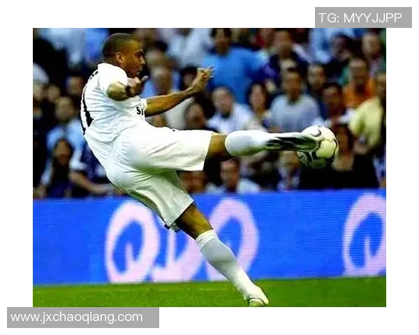 足球射门秀：精彩瞬间回顾与技巧解析，带你领略球场上的绝妙射门艺术